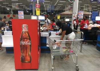 Supermercados querem abrir aos domingos sem pagar hora extra aos trabalhadores
